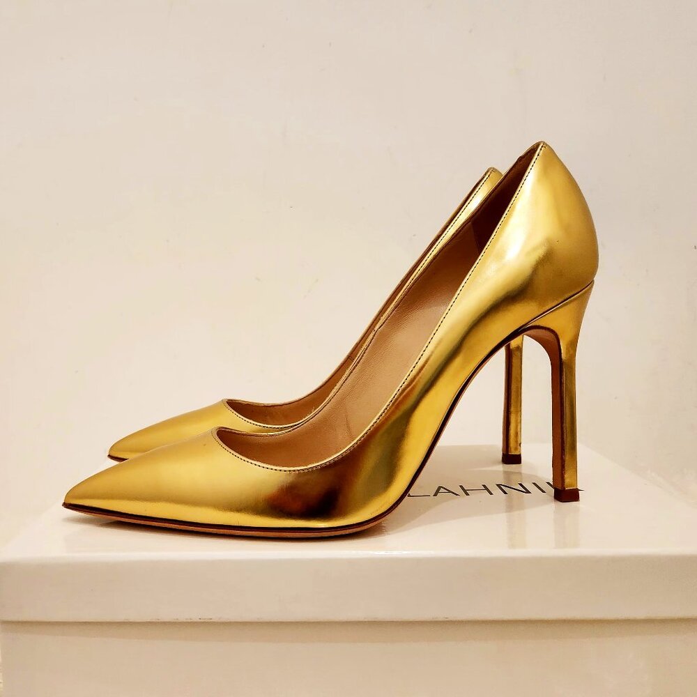 Manolo Blahnik Gold
